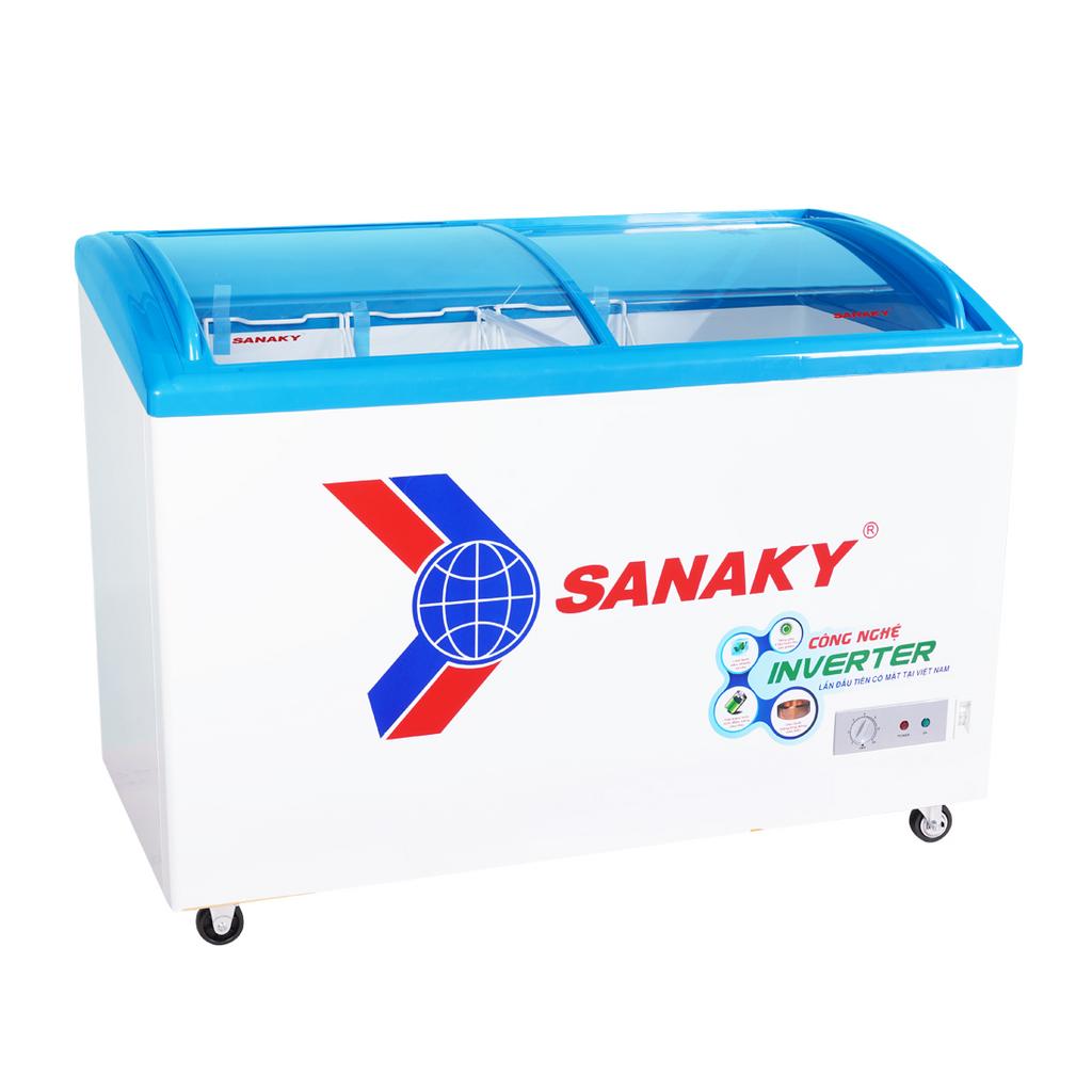 Smart Inverter — tiết kiệm và êm ái khi vận hành hàng ngày. (Ảnh minh hoạ)  ImagePrompt: "Close-up image of the control panel and inverter badge on the Tủ Đông Sanaky VH-3899K3, with an energy-saving icon overlay."