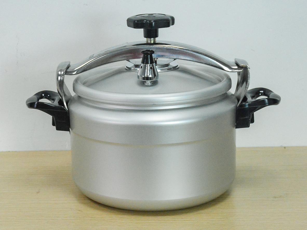 Thân nhôm Anod giúp tăng độ bền và truyền nhiệt.