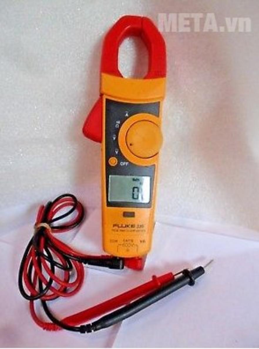 Thiết kế thao tác 1 tay và màn hình LCD có đèn nền.