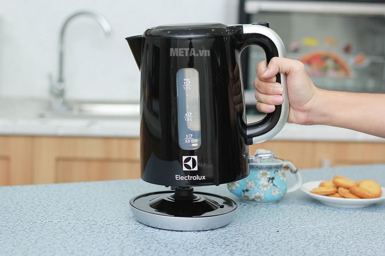 Đế xoay 360° và thang đo kép — thao tác nhanh, thuận tiện.