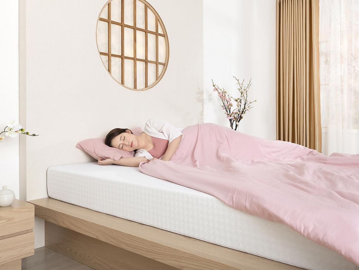 Cấu trúc bọt hở + áo tháo rời giúp thoáng khí và dễ vệ sinh.