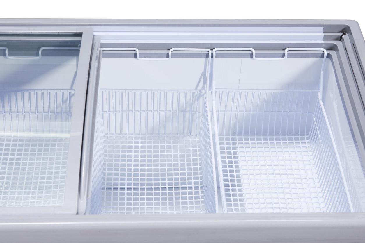 Minh họa biểu đồ chi phí điện và tiết kiệm cho cửa hàng sử dụng tủ đông 690L.