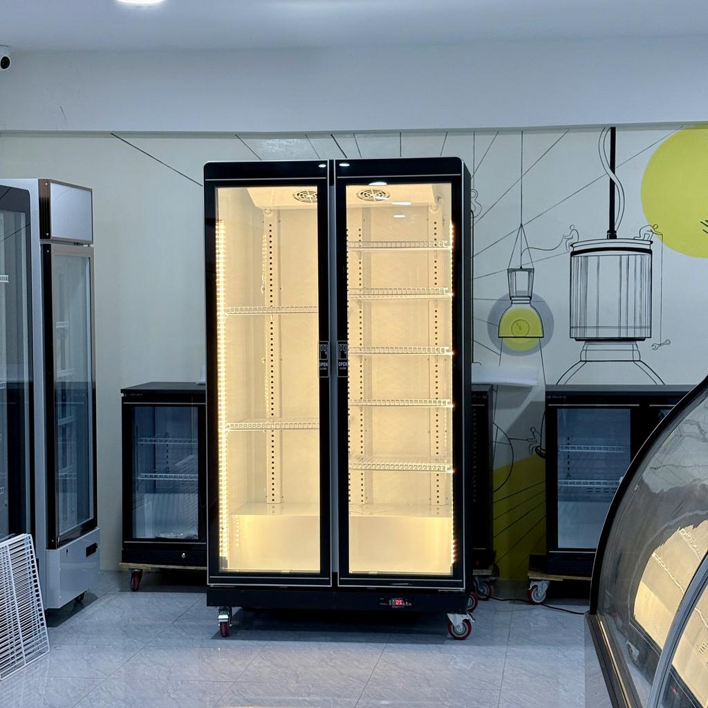 LED 3 màu và sấy kính giữ tầm nhìn luôn rõ, tăng hiệu quả trưng bày