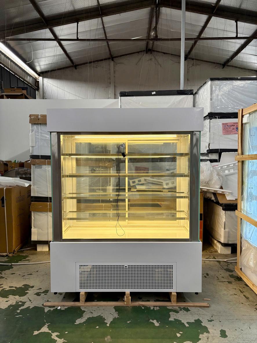 Nội thất 5 tầng — tối ưu trưng bày khách hàng thấy ngay sản phẩm