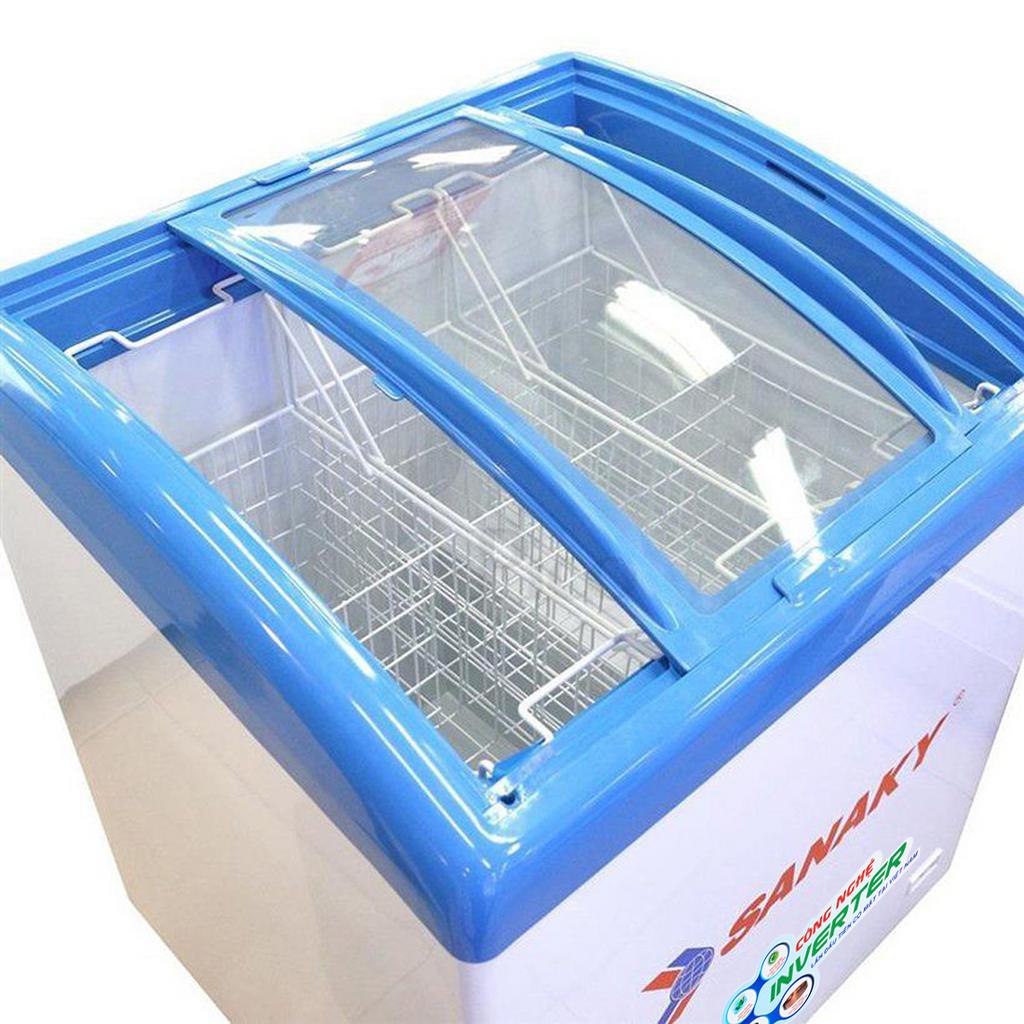 Tủ với nắp kính cong 2 cánh lùa, trưng bày thức ăn & kem hấp dẫn.