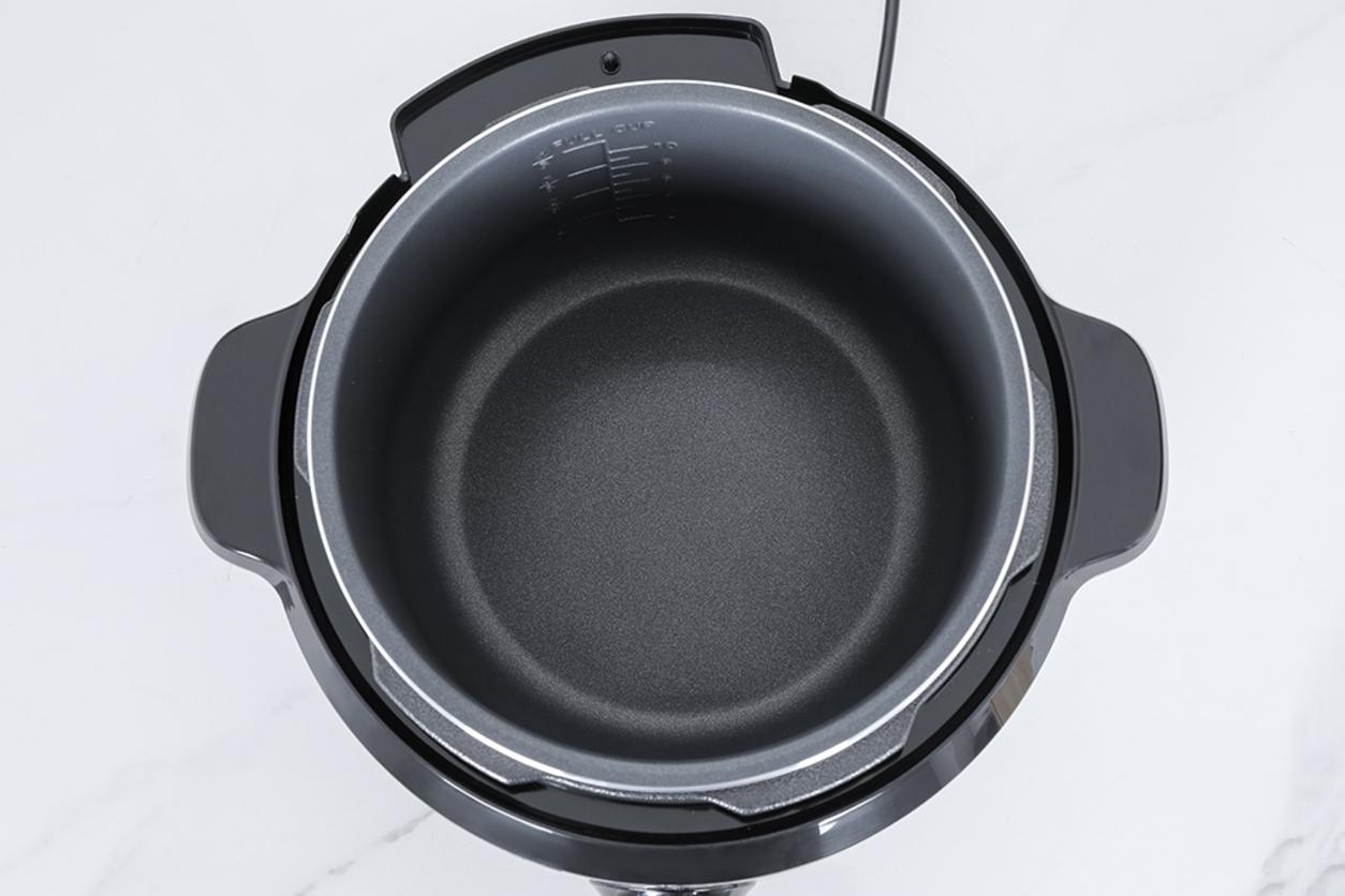 Van xả áp thông minh và cơ chế khóa nắp an toàn