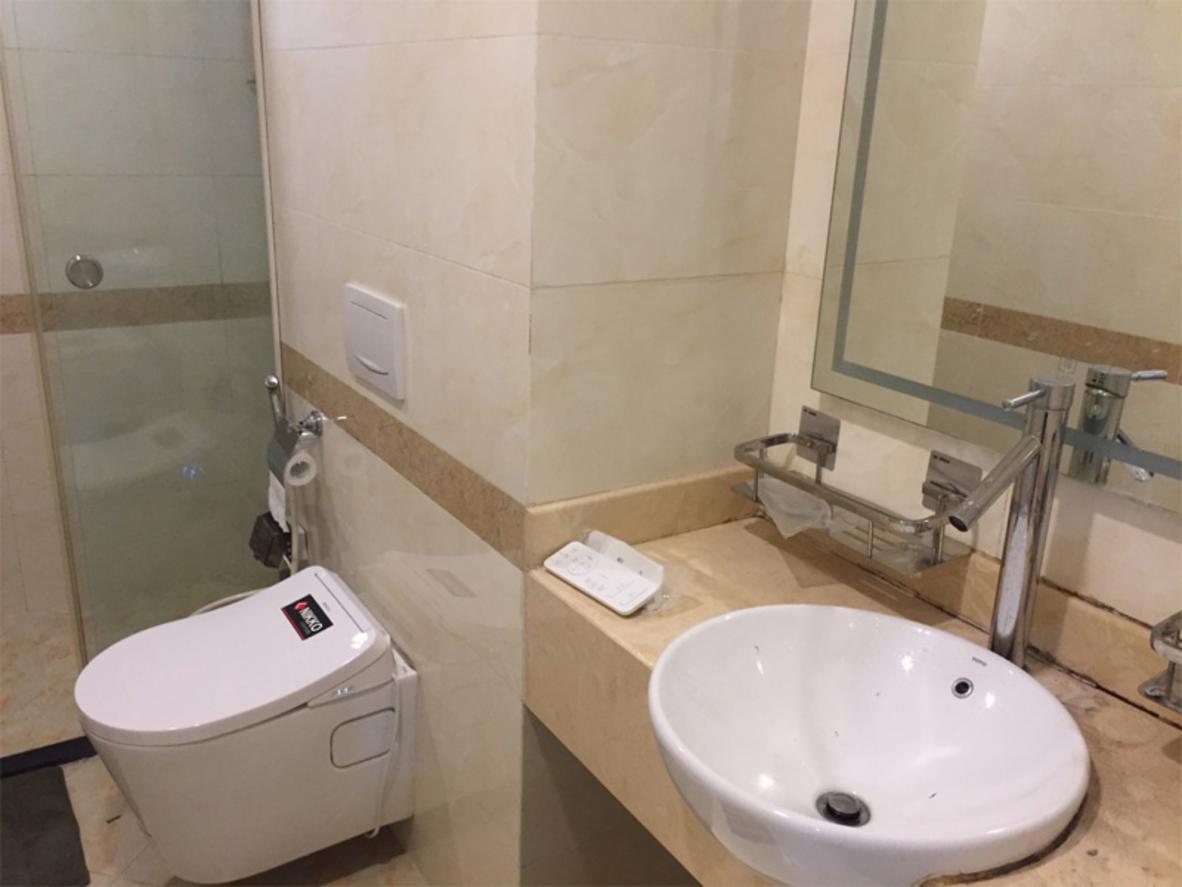 Vòi phun tự làm sạch và khử mùi than hoạt tính — hạn chế vi khuẩn, nâng cao an toàn vệ sinh.