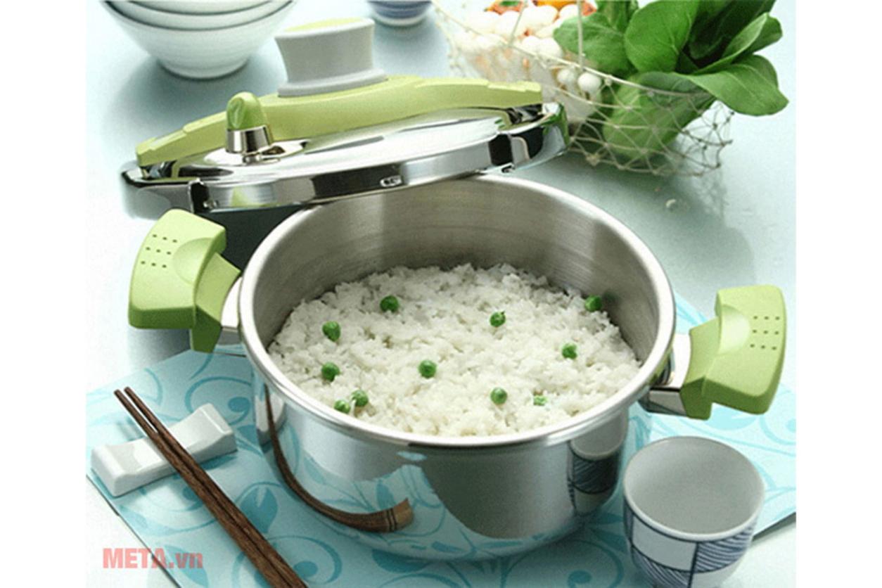 Dung tích 4,5 lít phù hợp gia đình 4–7 người