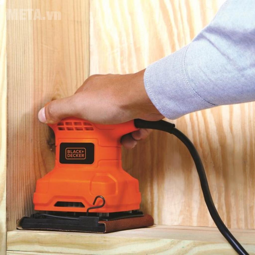 200W giúp chà nhanh và hiệu quả trên gỗ thô