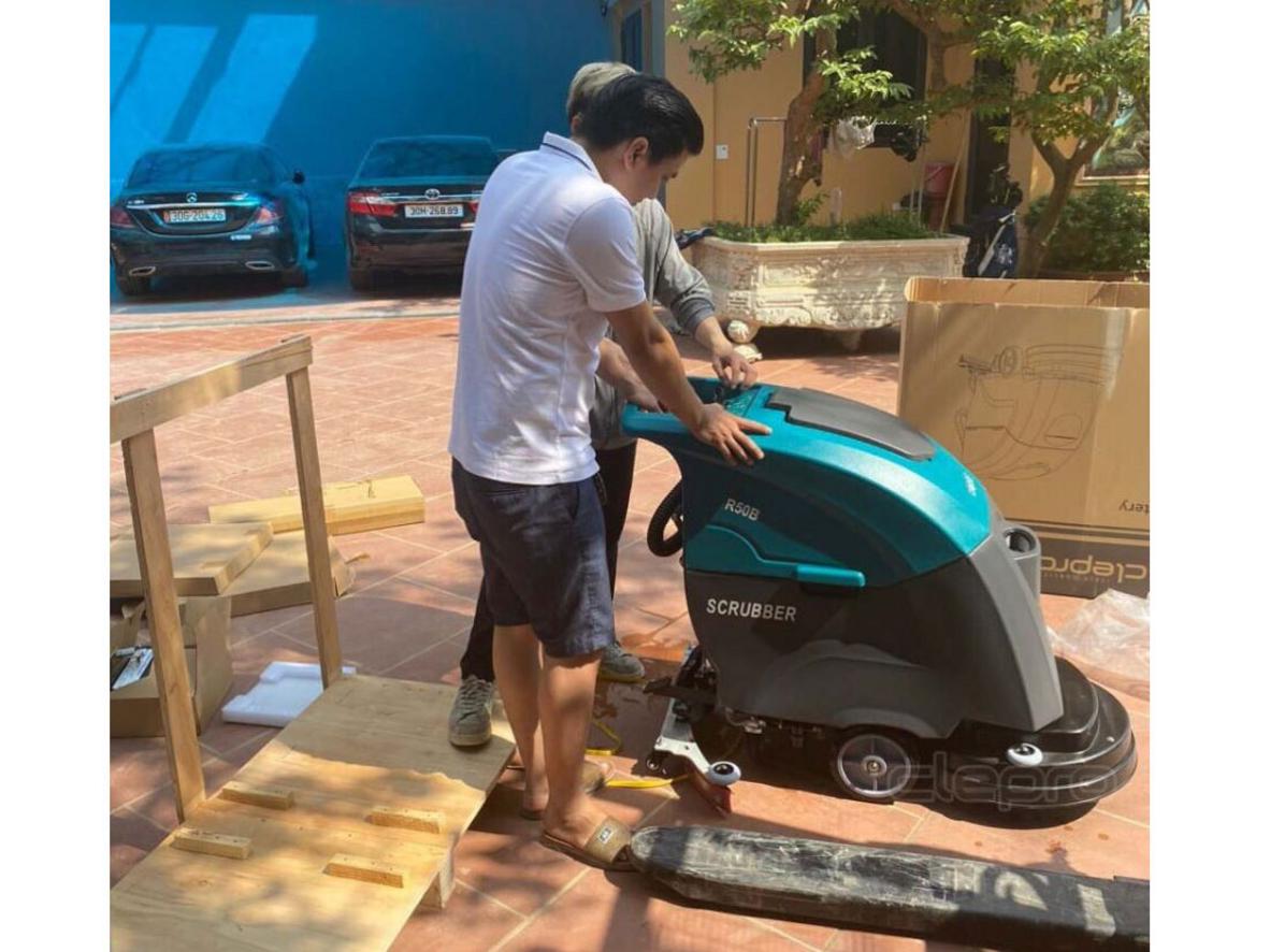 Ắc quy và hệ thống hút Clepro R50B
