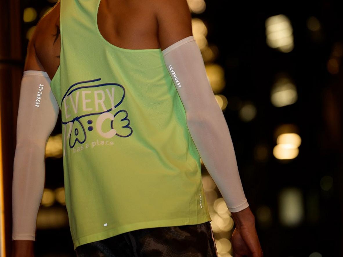 Chất liệu Aeroready thoáng khí trên Băng bảo vệ cánh tay