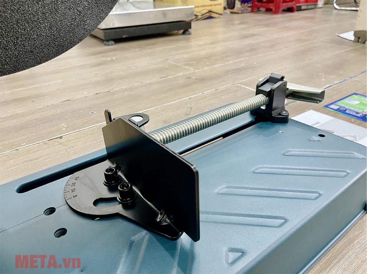 Chắn tia lửa và tay cầm công thái học của Bosch GCO 230