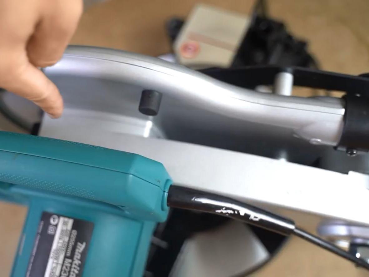 Phanh điện tử và kết nối hút bụi giúp môi trường làm việc sạch và an toàn hơn