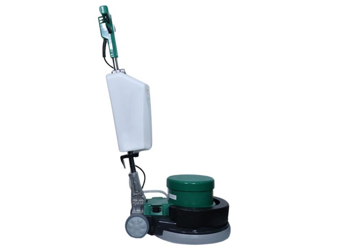 Tạ tăng áp lực kết hợp công suất 1500W cho hiệu suất cao hơn khi chà sàn. (Ảnh minh họa) - Thể hiện tạ rời và cơ chế hoạt động cụ thể.)','imagePrompt':'Close-up photo of the machine showing the weight plates (tạ), motor housing and brush head in action on a concrete floor.'},{