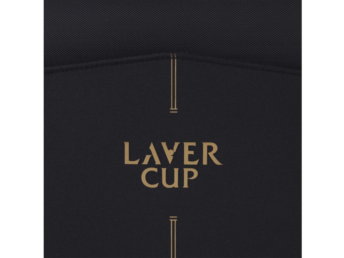 Ngăn chuyên biệt chứa 2 vợt, bảo vệ đầu vợt khỏi va đập.