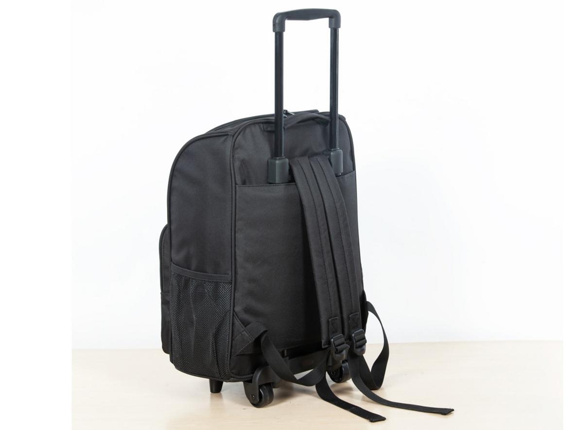 Chất liệu Polyester chống thấm nhẹ, dễ vệ sinh.