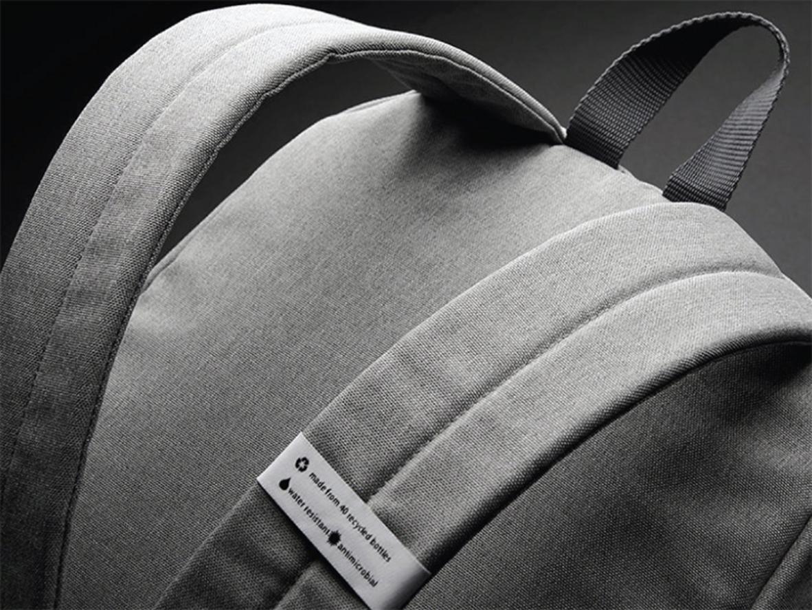 Ngăn tổ chức tiện dụng cho đồ cá nhân và chai nước