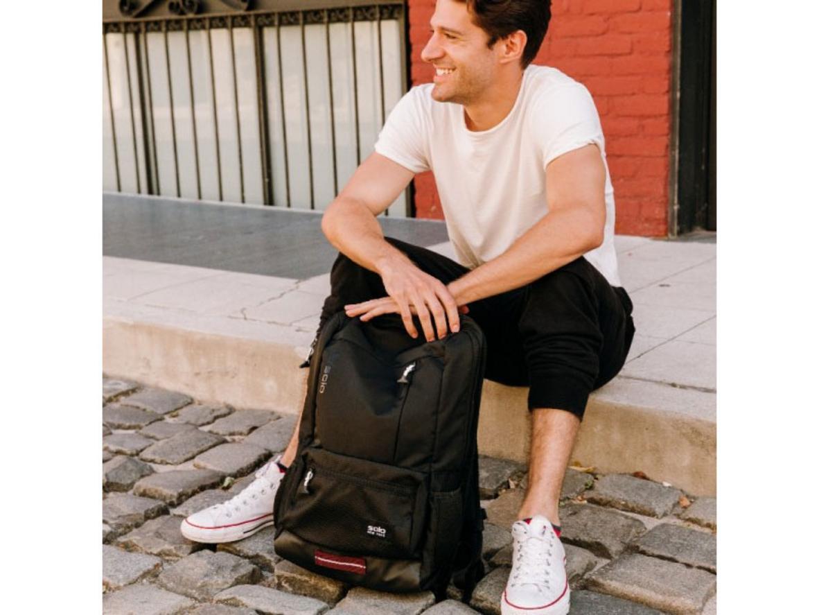 Đệm lưng Air Mesh và hệ tổ chức ngăn tiện lợi