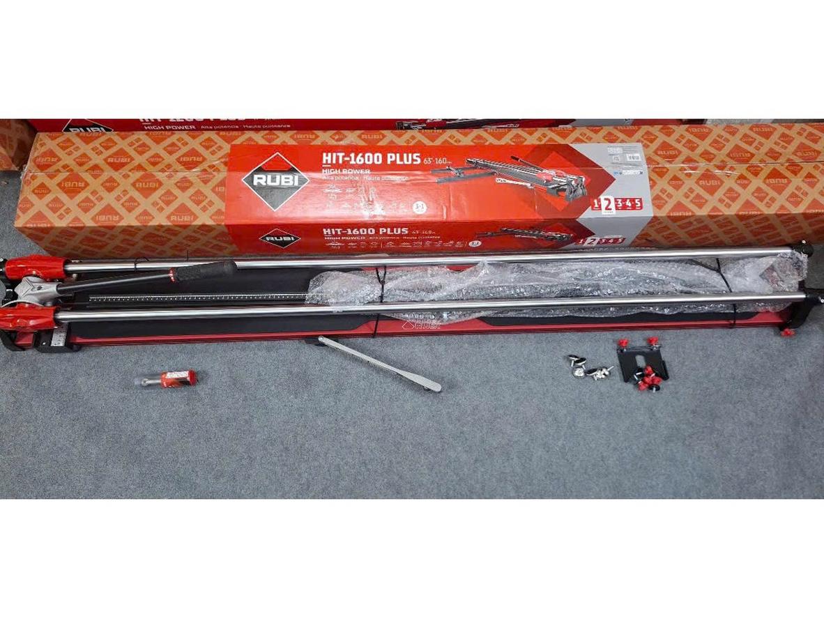 Thanh trượt đúc và bàn đỡ nhôm tăng độ bền và độ mượt khi vận hành.