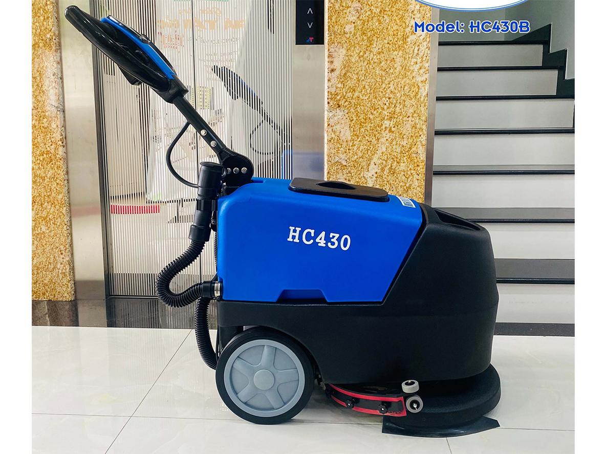Bàn chải 430mm và băng hút 530mm trên sàn kho