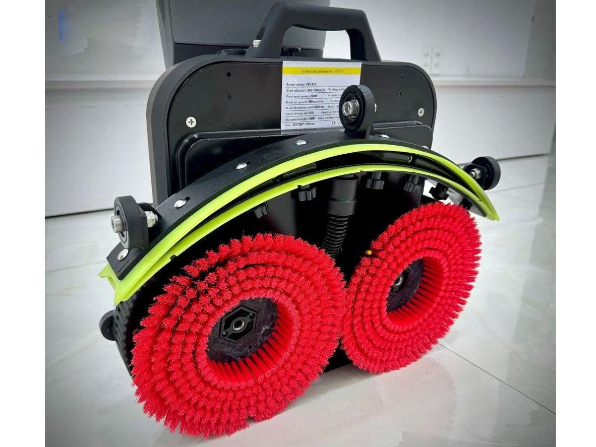 Bàn chải 430mm và thùng nước Kraffer KF30