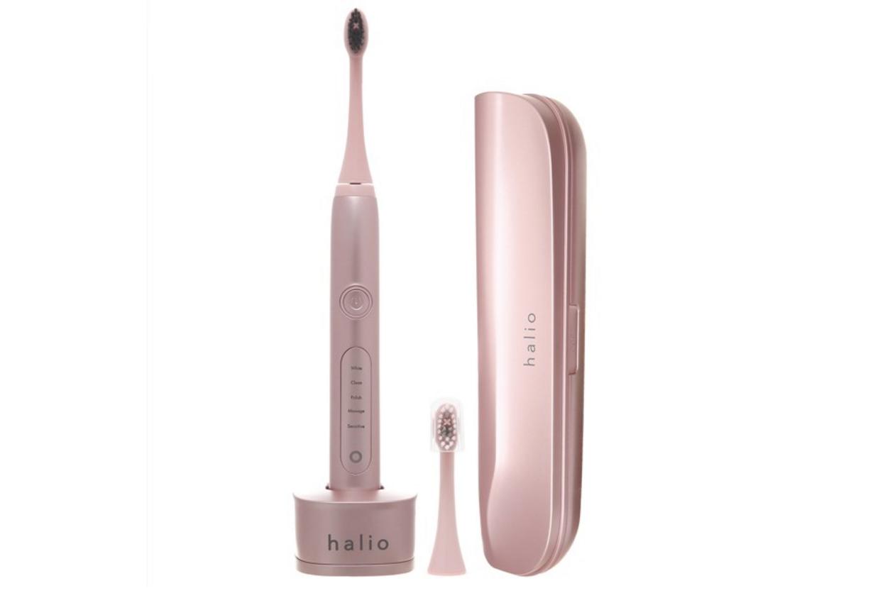 Pin 700 mAh ~25 ngày sử dụng và chuẩn chống nước IPX7