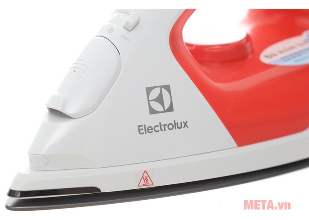 Tổng quan Bàn là hơi nước Electrolux ESI5116