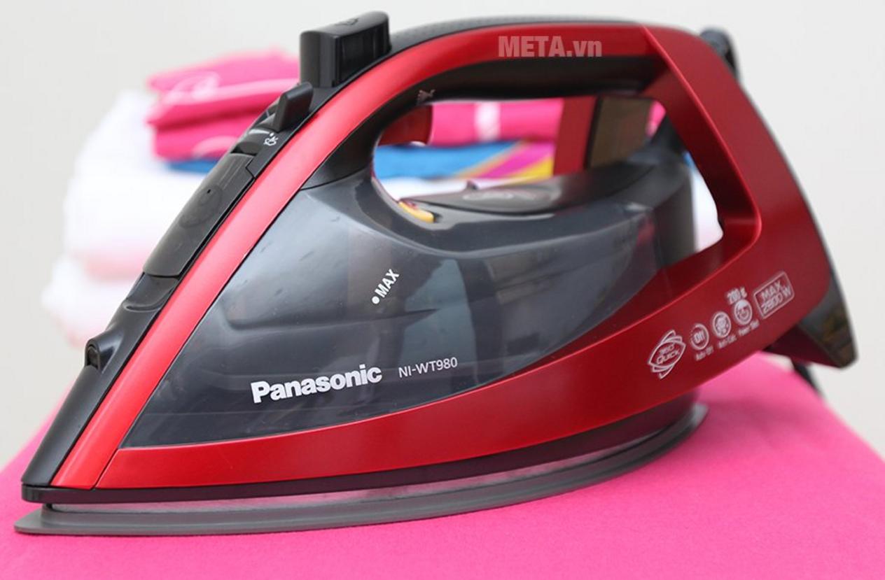 Tổng quan Bàn là hơi nước Panasonic NI-WT980RRA