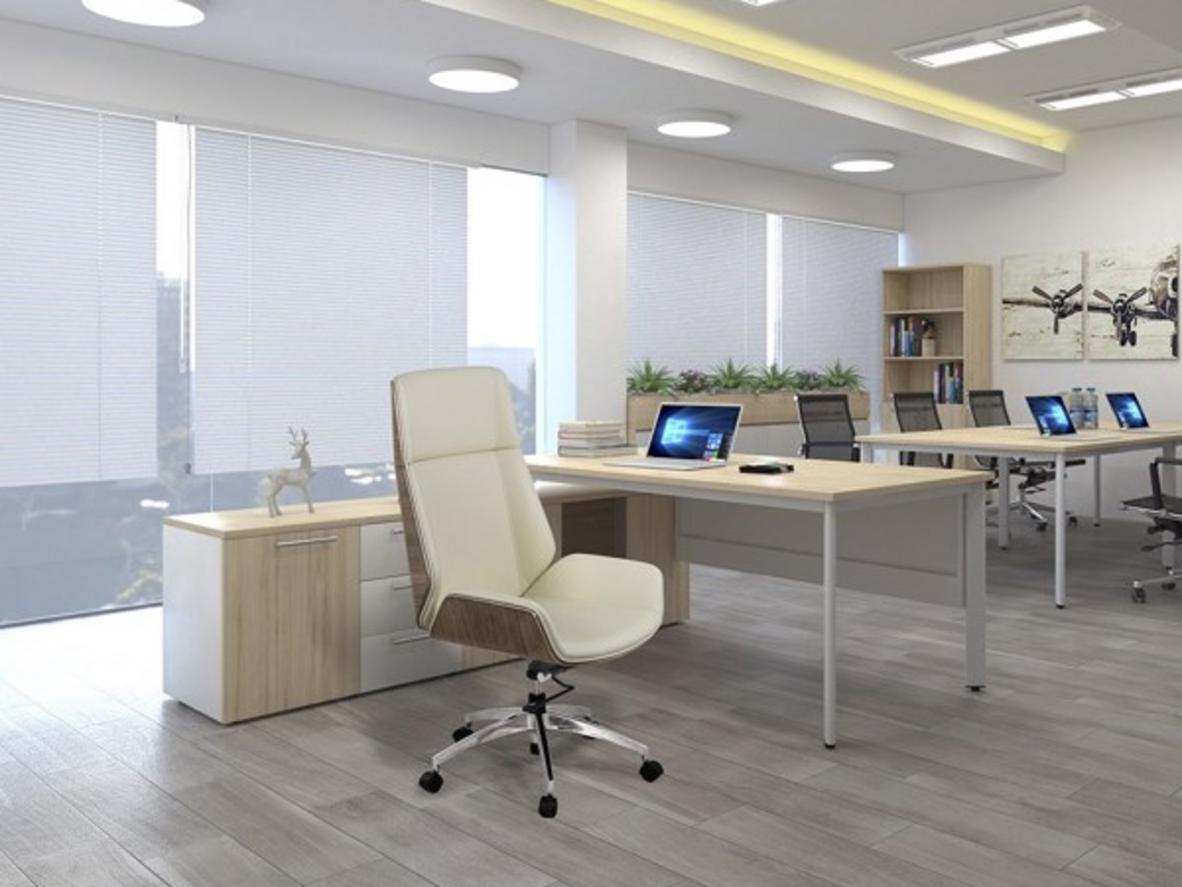 Khung chân thép Oval 30x70mm với giằng phụ chắc chắn.
