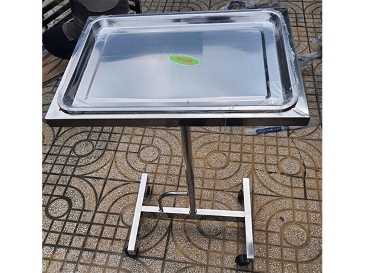 Mặt khay bằng Inox SUS 304, dễ khử trùng