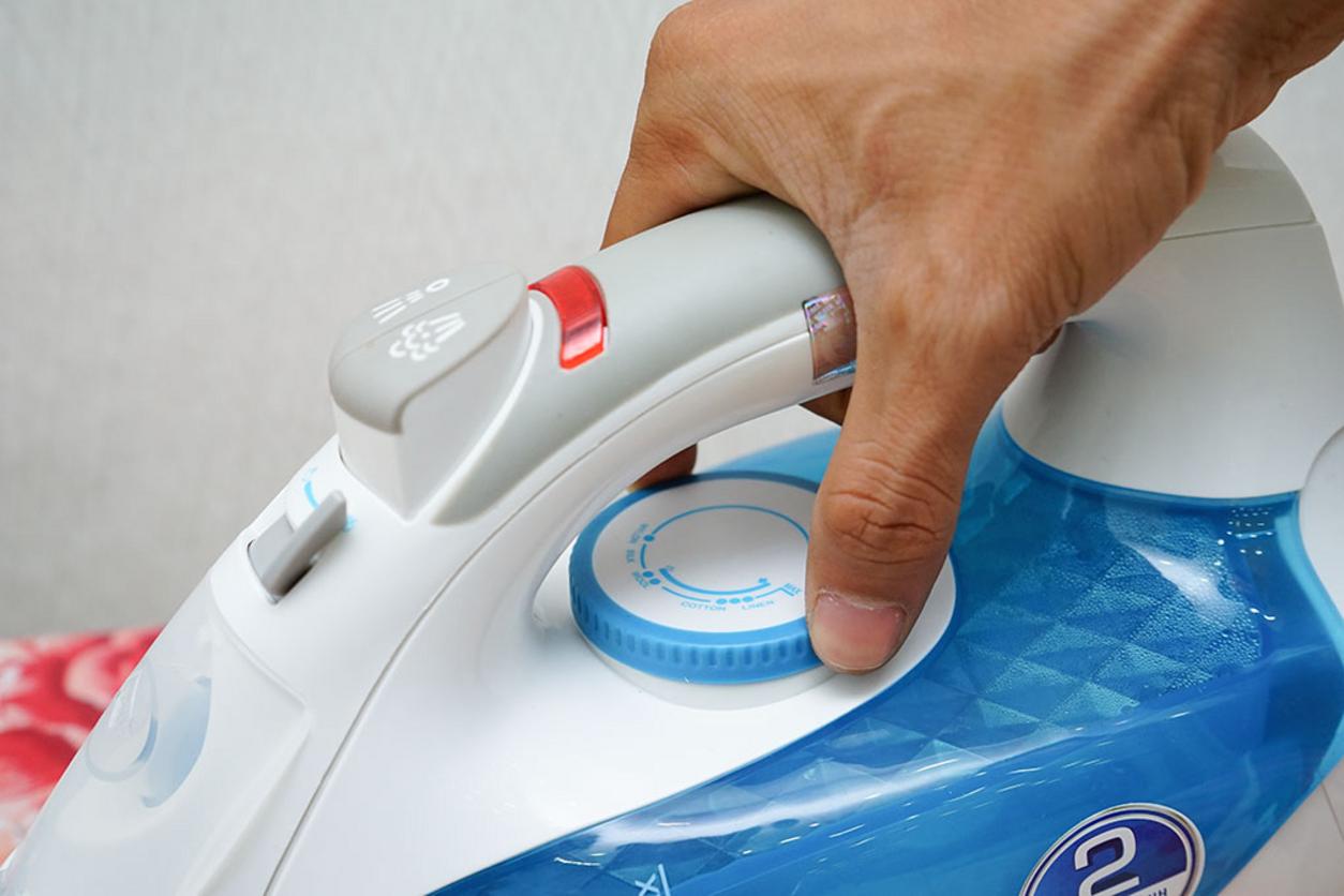 Công suất 2200W — Làm nóng nhanh, ủi hiệu quả