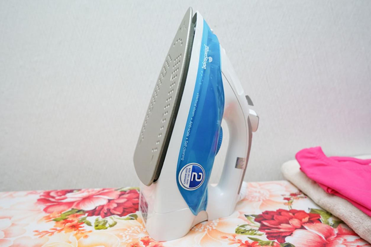 Công suất 2200W — Làm nóng nhanh, ủi hiệu quả