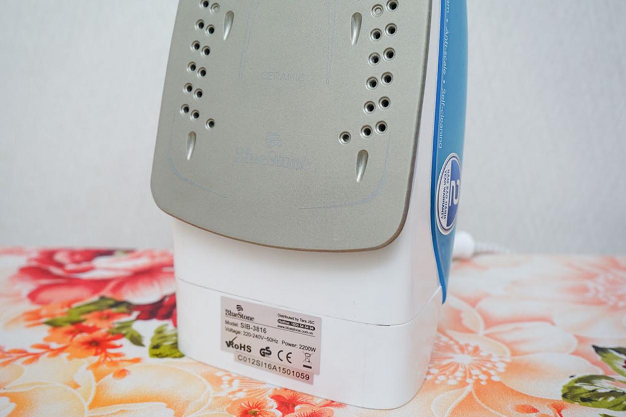 Tổng quan Bàn ủi hơi nước Bluestone SIB-3816