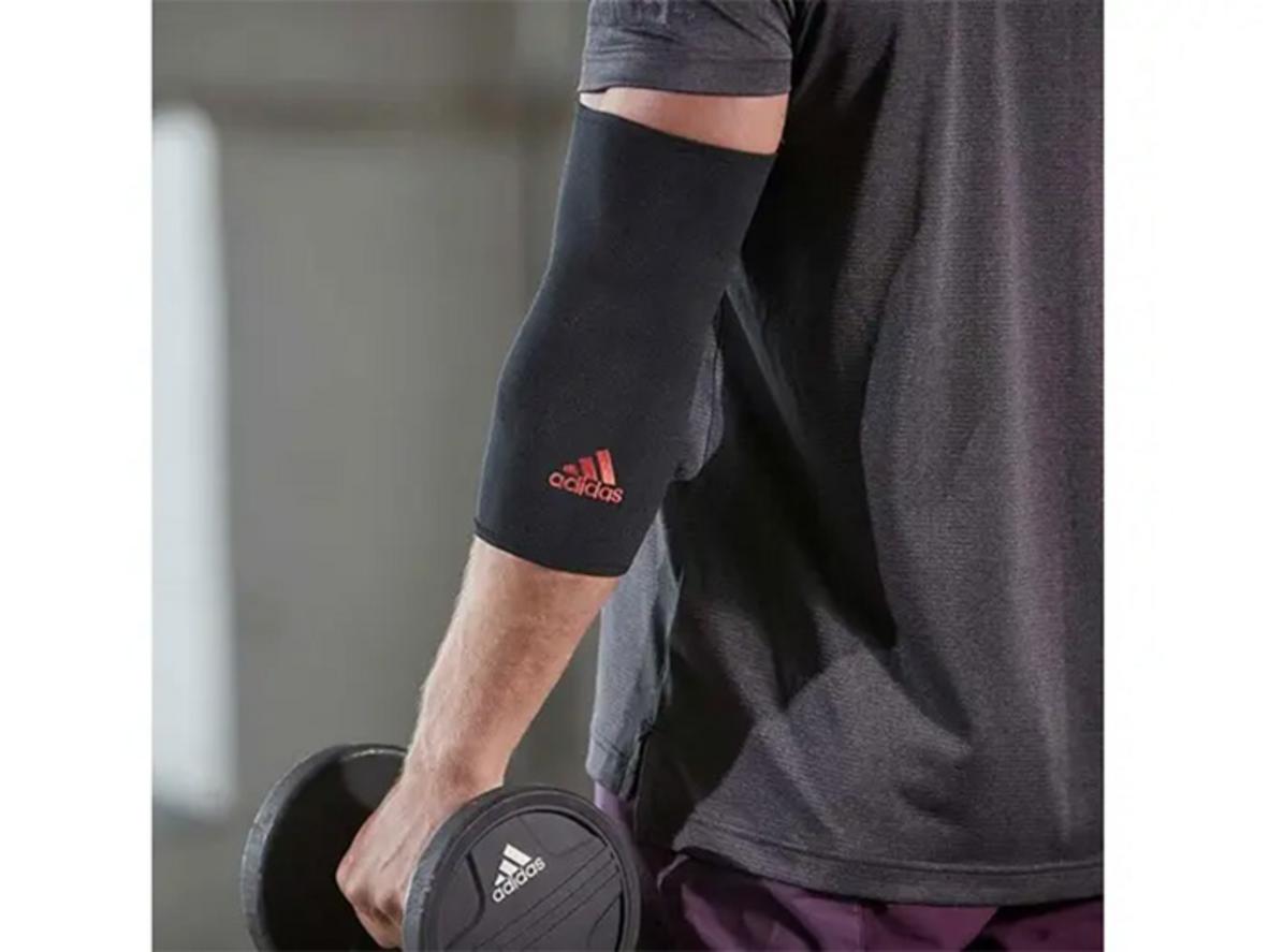 Nén nhẹ giúp giảm áp lực và ổn định khớp khuỷu tay