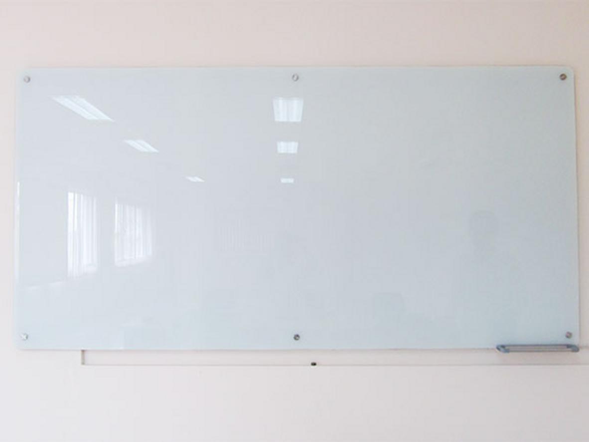 Bảng kính ghép keo sữa 10 ly 38 Bavico kích thước 80cm x 120cm