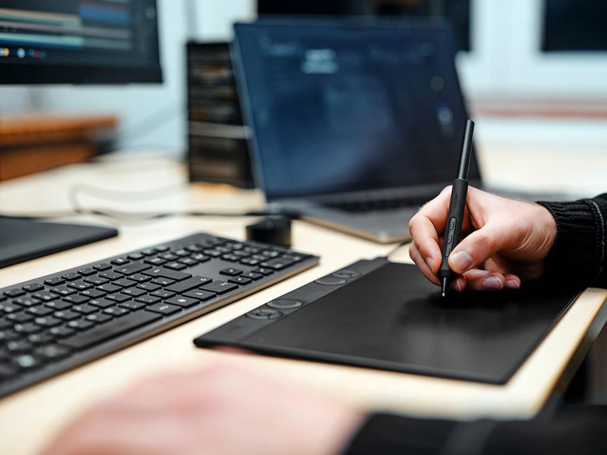 Tổng quan Bảng vẽ điện tử Wacom Intuos Pro L PTK-870