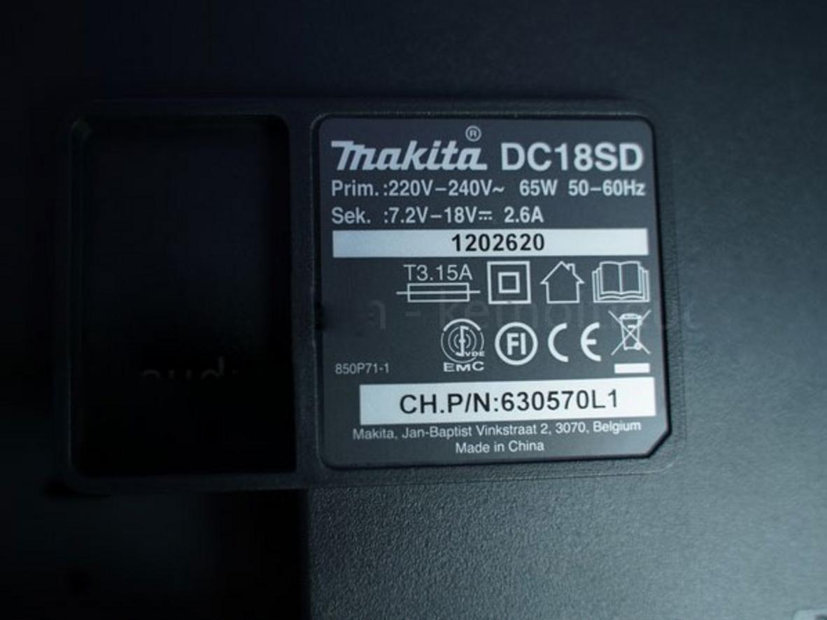 CPU điều khiển theo dõi dòng, điện áp và nhiệt độ để bảo vệ pin