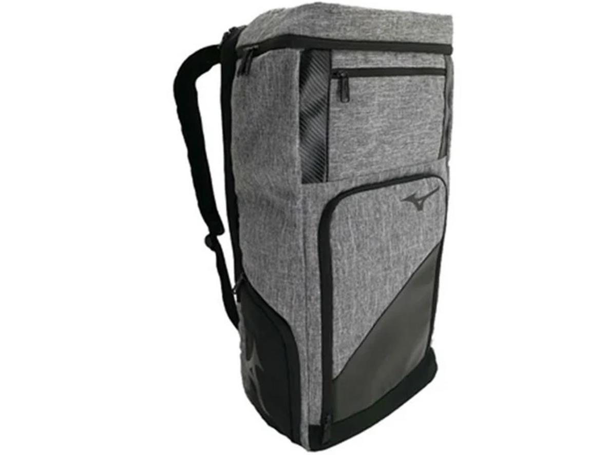 Ngăn chính chứa 3-4 cây vợt, đệm bảo vệ chống va đập