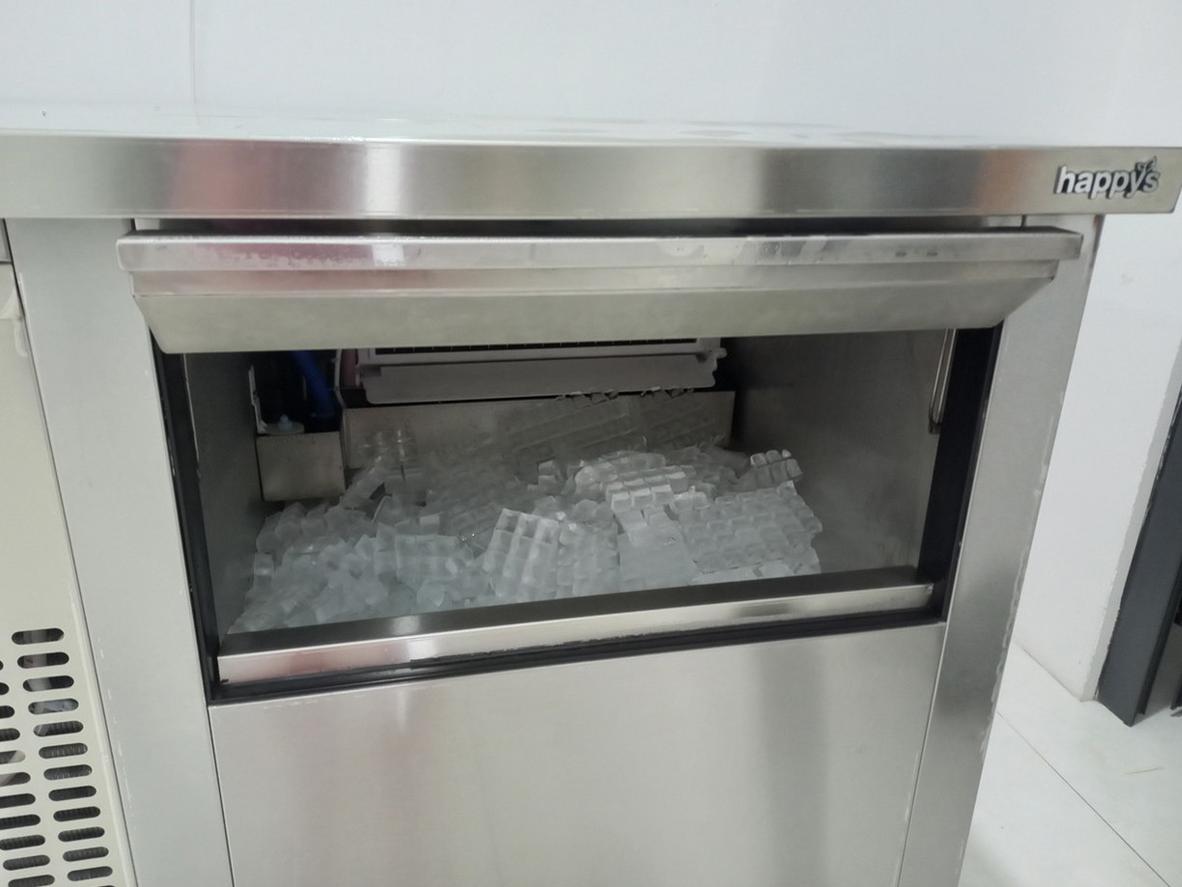 Thân và mặt bàn Inox 304, dễ vệ sinh