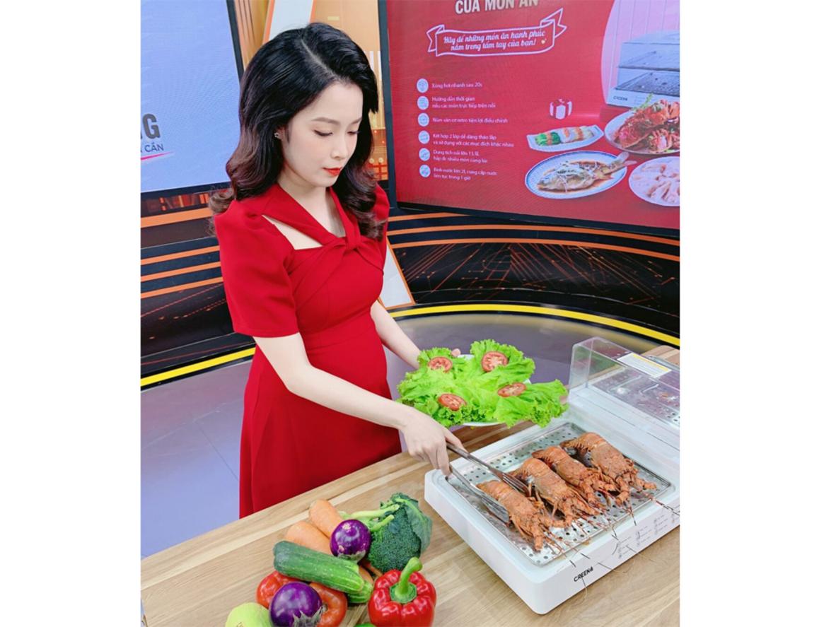 Khay inox và bình nước tháo rời dễ vệ sinh