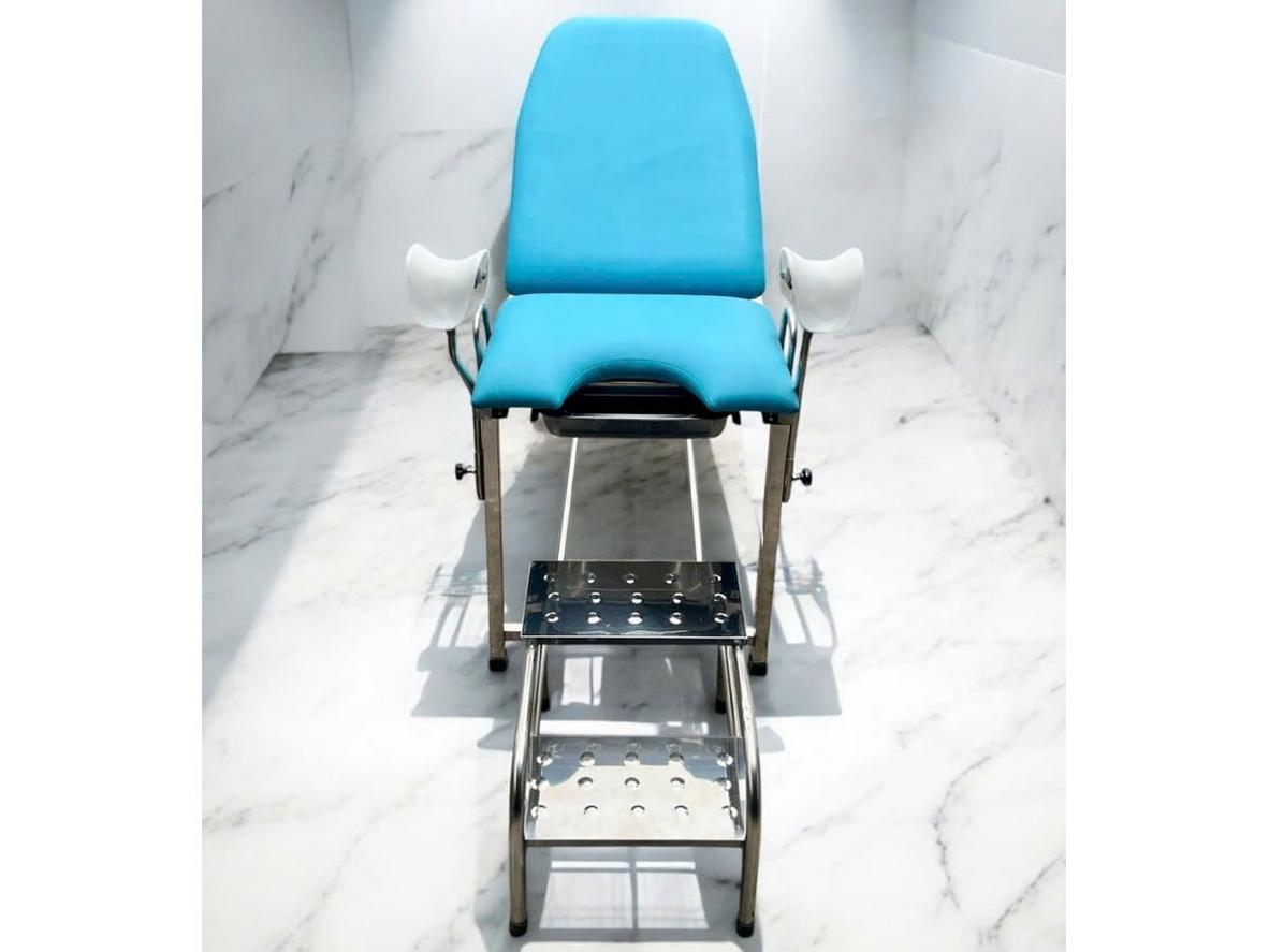 Mặt bàn inox dày 0.6 mm và chân ống Φ32mm chắc chắn