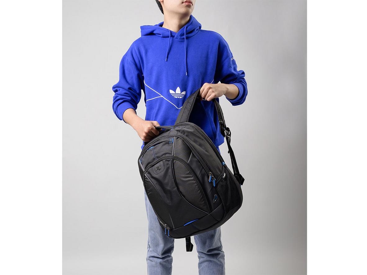 Polyester bền, nhẹ và dễ vệ sinh