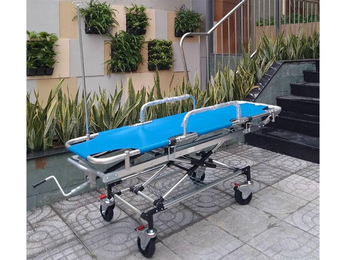 Gấp chân 1 tay và điều chỉnh tựa đầu 0–65°
