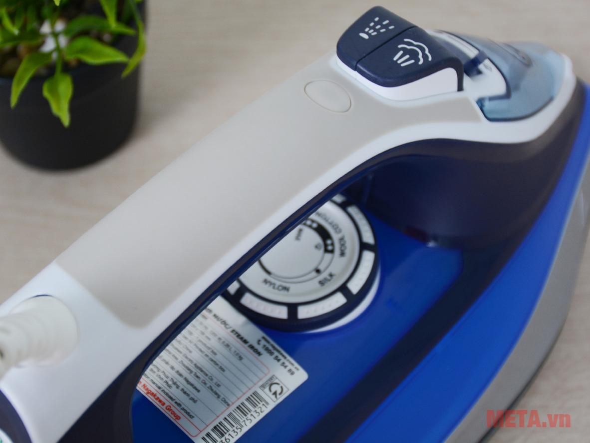 Công suất 1.200W và bình nước 280ml