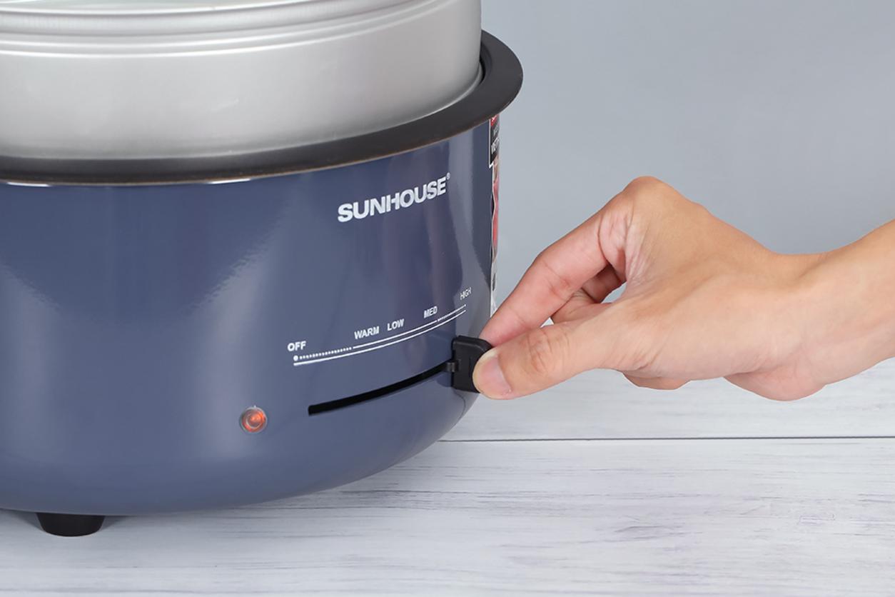Công suất 1300W giúp nấu nhanh và giữ nhiệt ổn định.