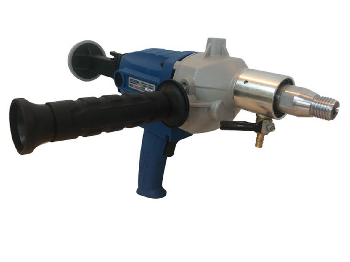 Công suất 1.350W giúp khoan nhanh và hiệu quả