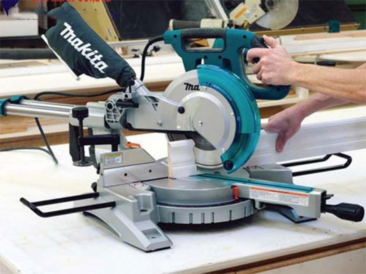 Động cơ 1.430W của Makita LS1018L