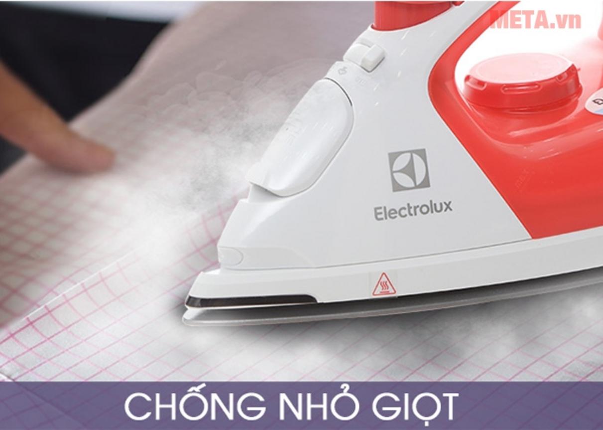 1800W — làm nóng nhanh, ủi hiệu quả.