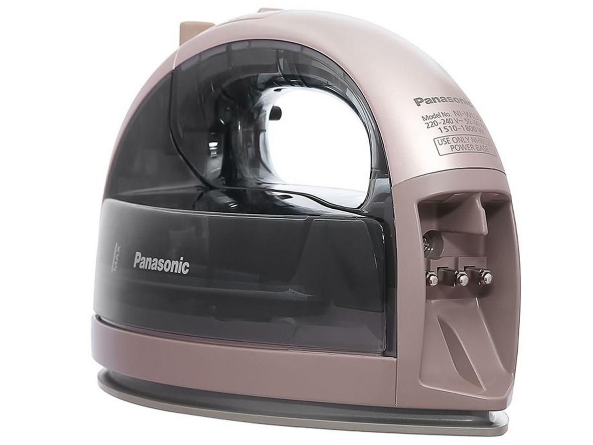 Công suất 1800W — nóng nhanh, ủi tốc độ