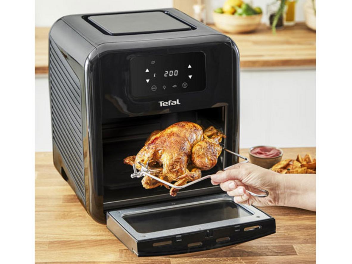 Bảng điều khiển LED và công suất mạnh mẽ.